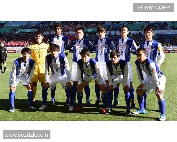 横滨水手与新泻天鹅的激烈对决展现足球魅力与团队精神